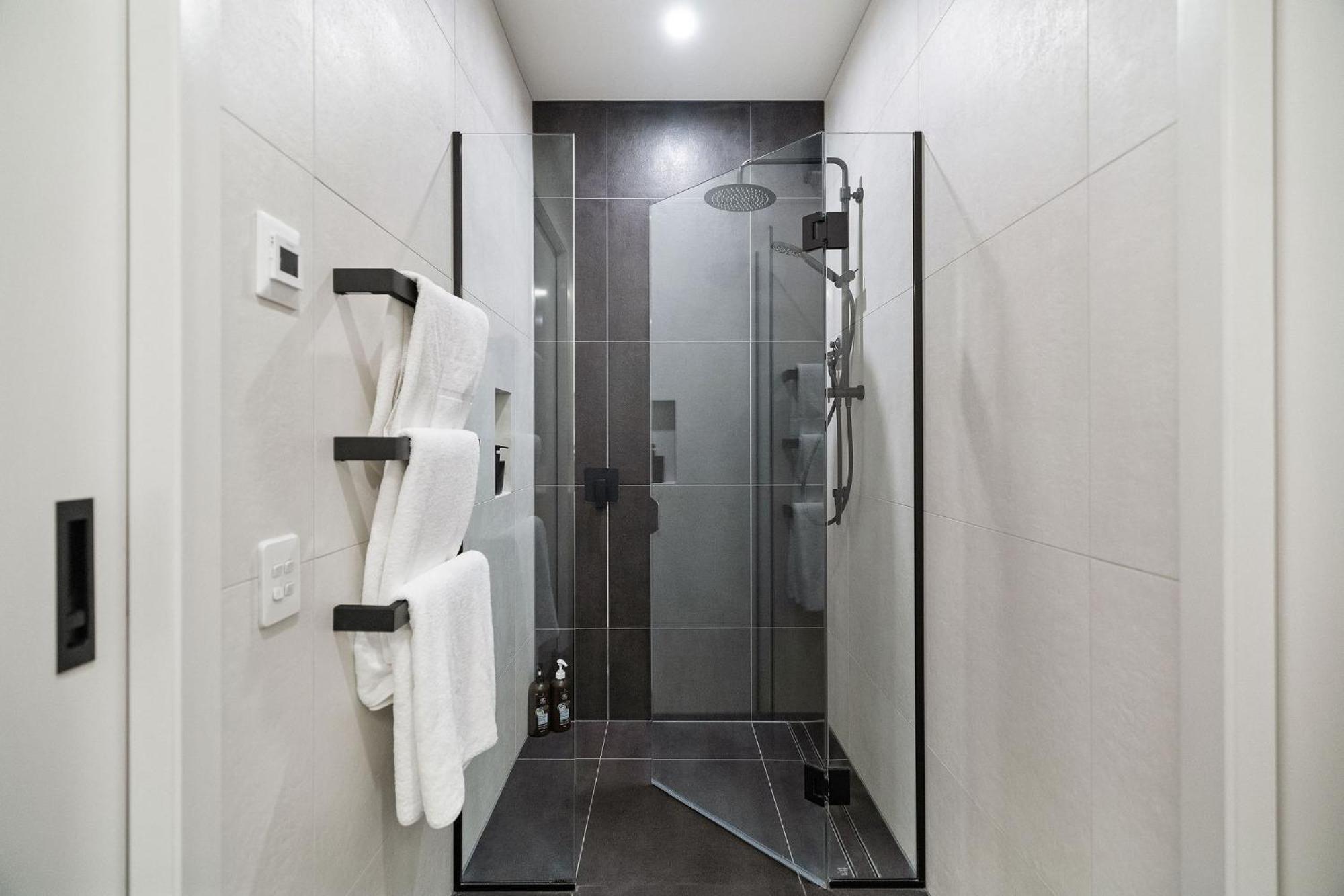 Homestead Retreat - 2 Bedroom - Lake View Квинстаун Экстерьер фото